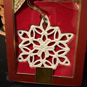 2007 Lenox Elegant White Snowflake Ornament